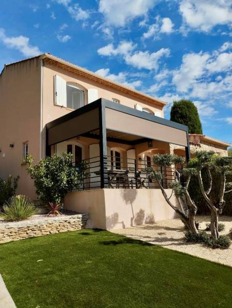 Store verticaux Fixscreen sur une pergola bioclimatique